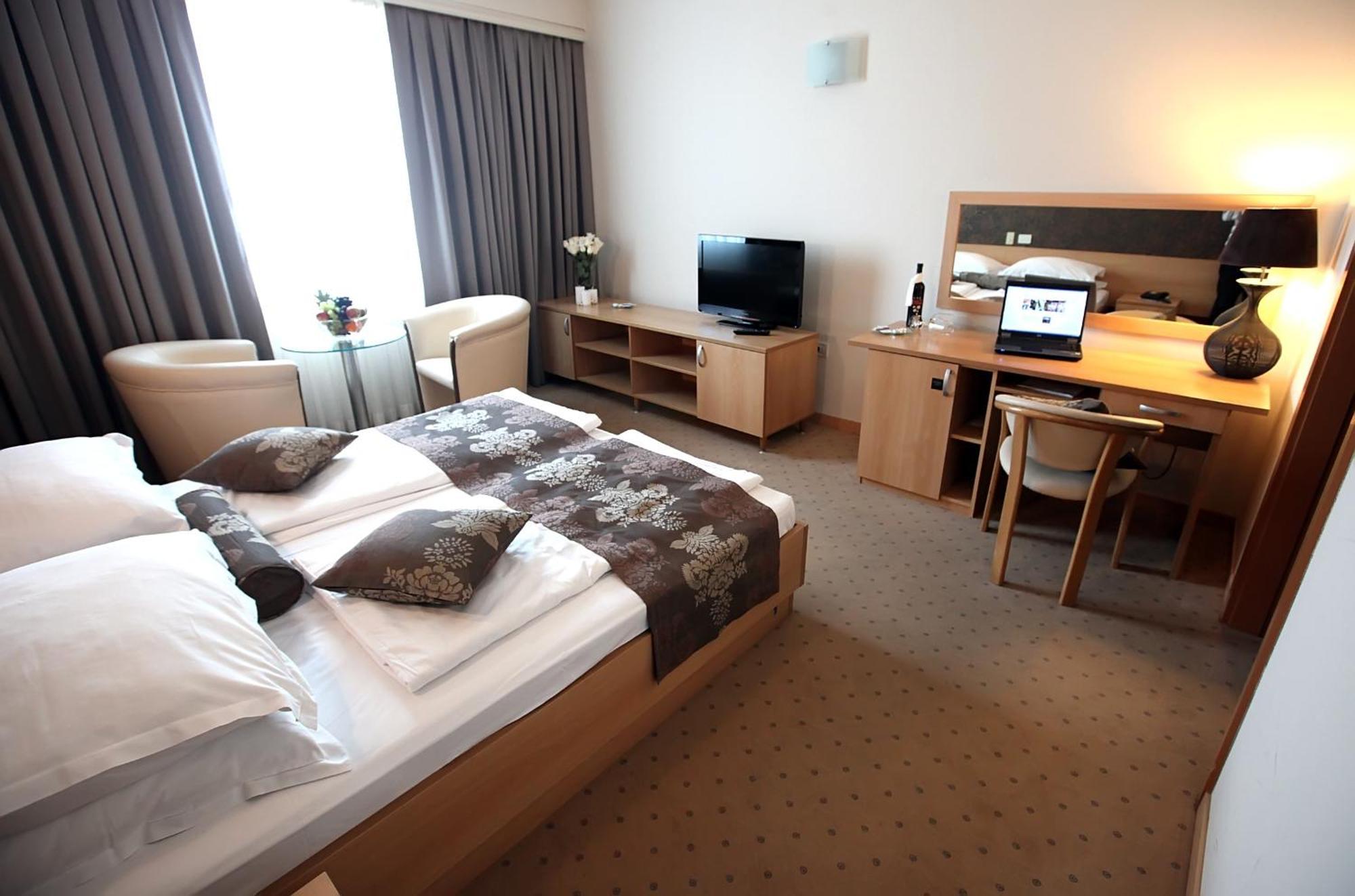 Hotel Zovko Zagreb Сесвете Экстерьер фото