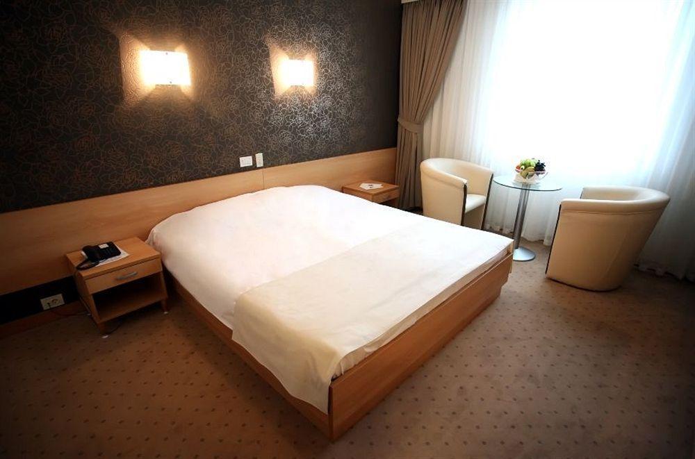 Hotel Zovko Zagreb Сесвете Экстерьер фото