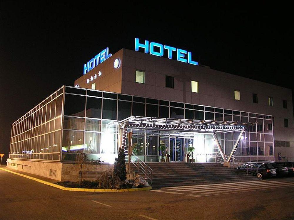 Hotel Zovko Zagreb Сесвете Экстерьер фото