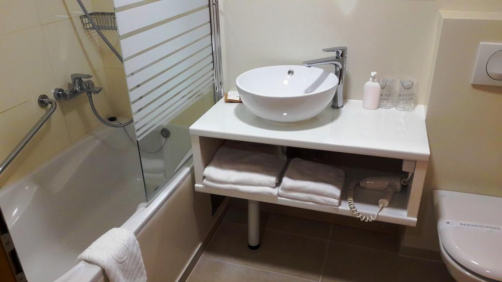 Hotel Zovko Zagreb Сесвете Экстерьер фото